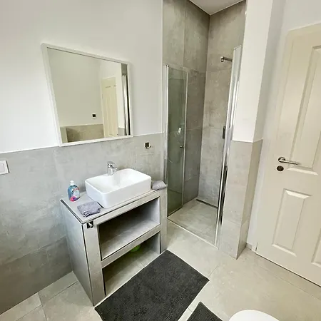 Neubau Penthouse - Mit Schoener Aussicht - 15min Von Koeln Apartmán