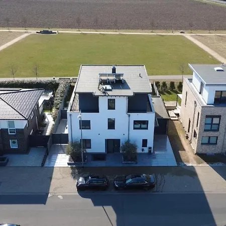 Neubau Penthouse - Mit Schoener Aussicht - 15min Von Koeln * Pulheim