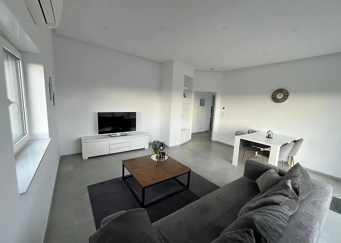 Neubau Penthouse - Mit Schoener Aussicht - 15min Von Koeln *
